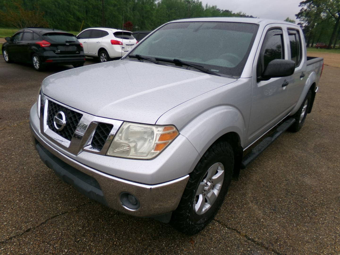 2011 Silver /Gray Nissan Frontier SV (1N6AD0ER0BC) with an 4.0L V6 engine, automatic transmission, located at 401 First NE, Bearden, AR, 71720, (870) 687-3414, 33.726528, -92.611519 - Photo#0